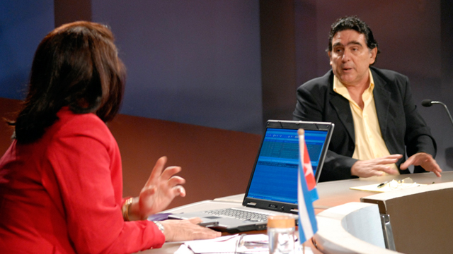 Roberto en la mesa redonda