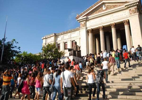 Estudiantes universitarios