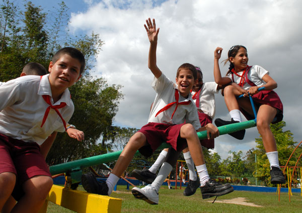 Niños Felices en Cuba