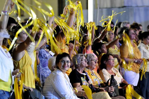 Tribuna concierto por los cinco