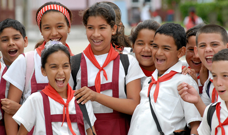 Niños cubanos riendo