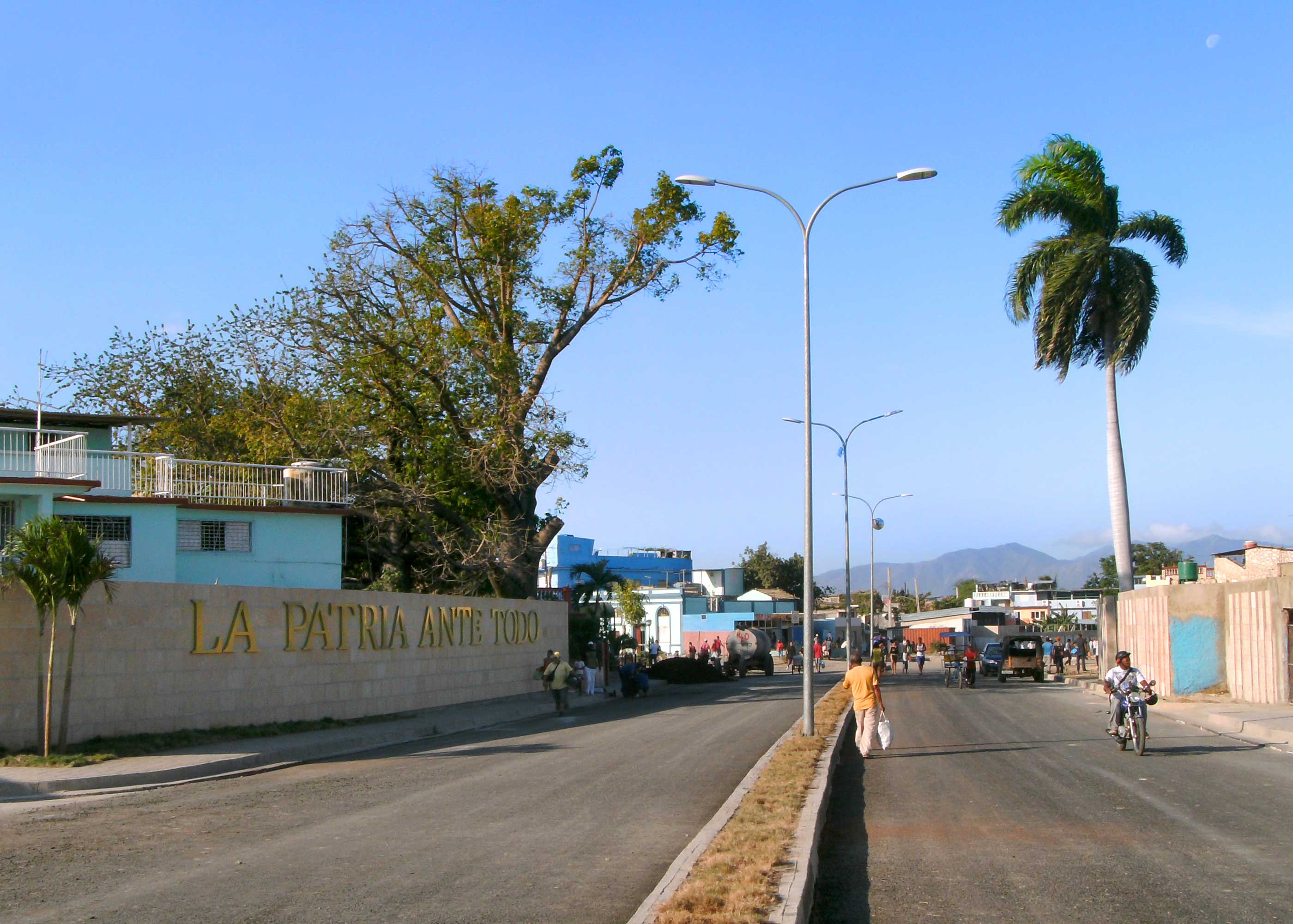 Avenida en Santiago de Cuba 03