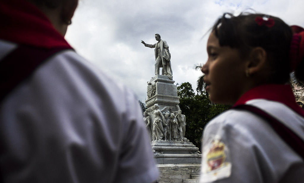 Homenaje de los pioneros a José Martí 09