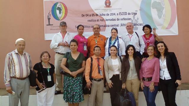 Mary Luz junto a sus comapañeros de brigada durante un encuentro ciéntífico en la Universidad Pedagógica de Uige.