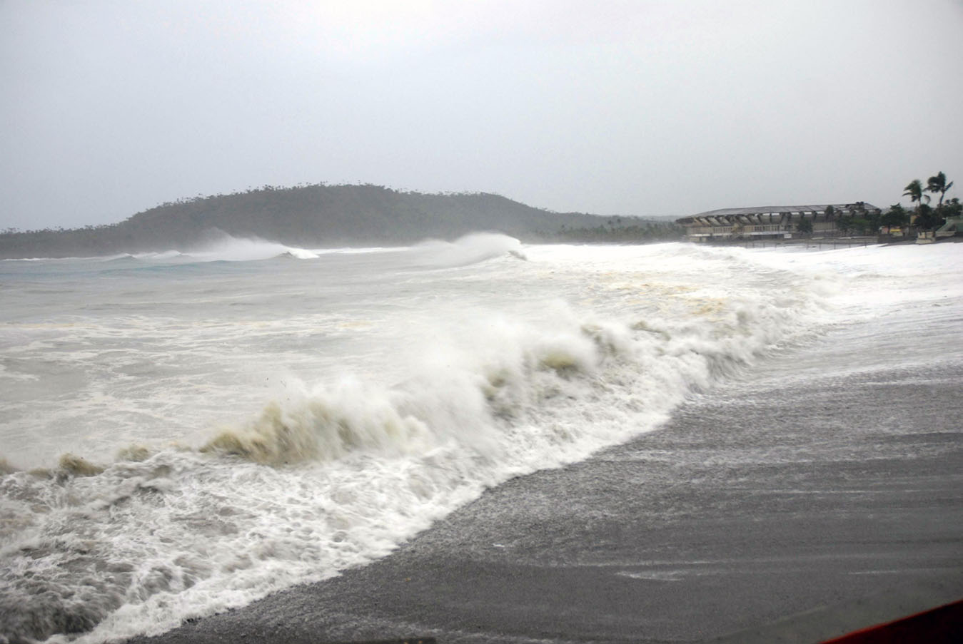 Penetraciones del mar en el malecón de Baracoa, ocasionadas por el acercamiento del huracán Irma a la costa norte oriental de Cuba. Guantánamo, el 8 de septiembre de 2017.