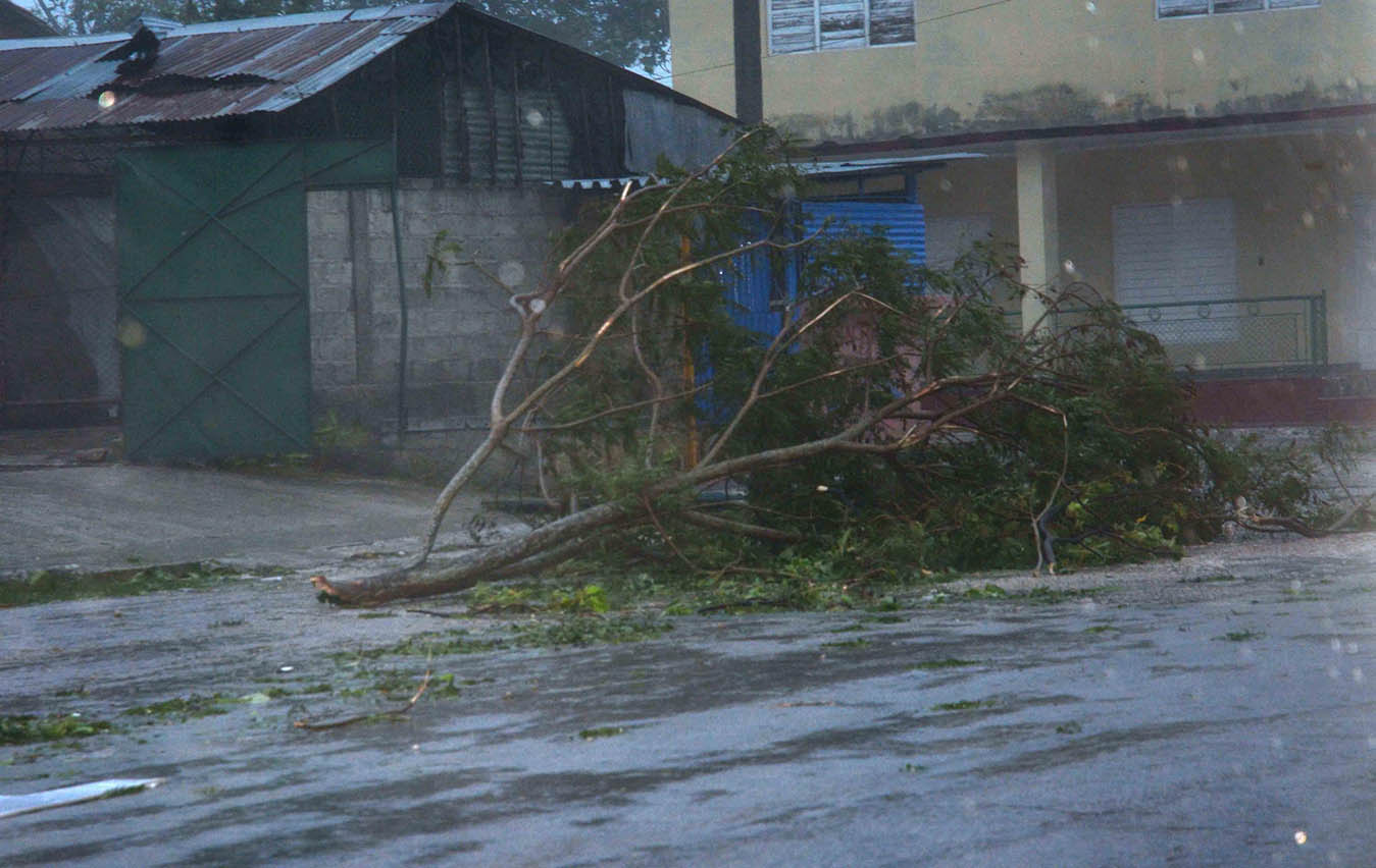 Vista de la ciudad Sancti Spíritus, desde la emisora de radio Yaguajay, al amanecer del 9 de septiembre de 2017, al paso del huracán Irma por la costa norte central de Cuba. Vista de la ciudad Sancti Spíritus, desde la emisora de radio Yaguajay, al amanecer del 9 de septiembre de 2017, al paso del huracán Irma por la costa norte central de Cuba.
