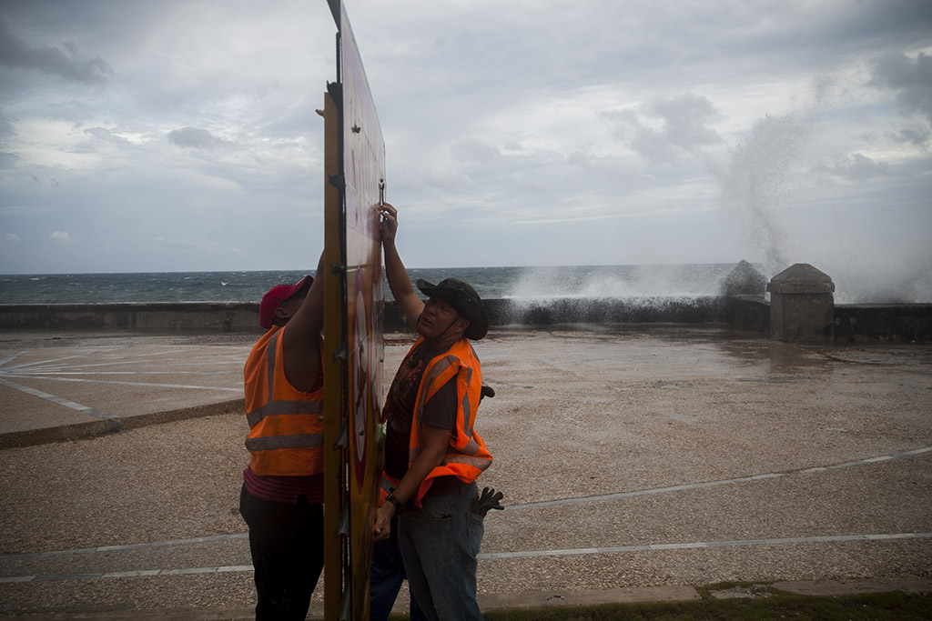 La Habana se prepara para las inundaciones costeras asociadas al huracán Irma. La Habana se prepara para las inundaciones costeras asociadas al huracán Irma.