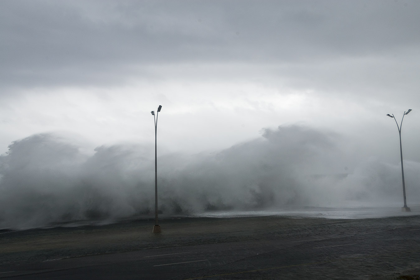 Penetraciones del mar en el malecón habanero. Penetraciones del mar en el malecón habanero.
