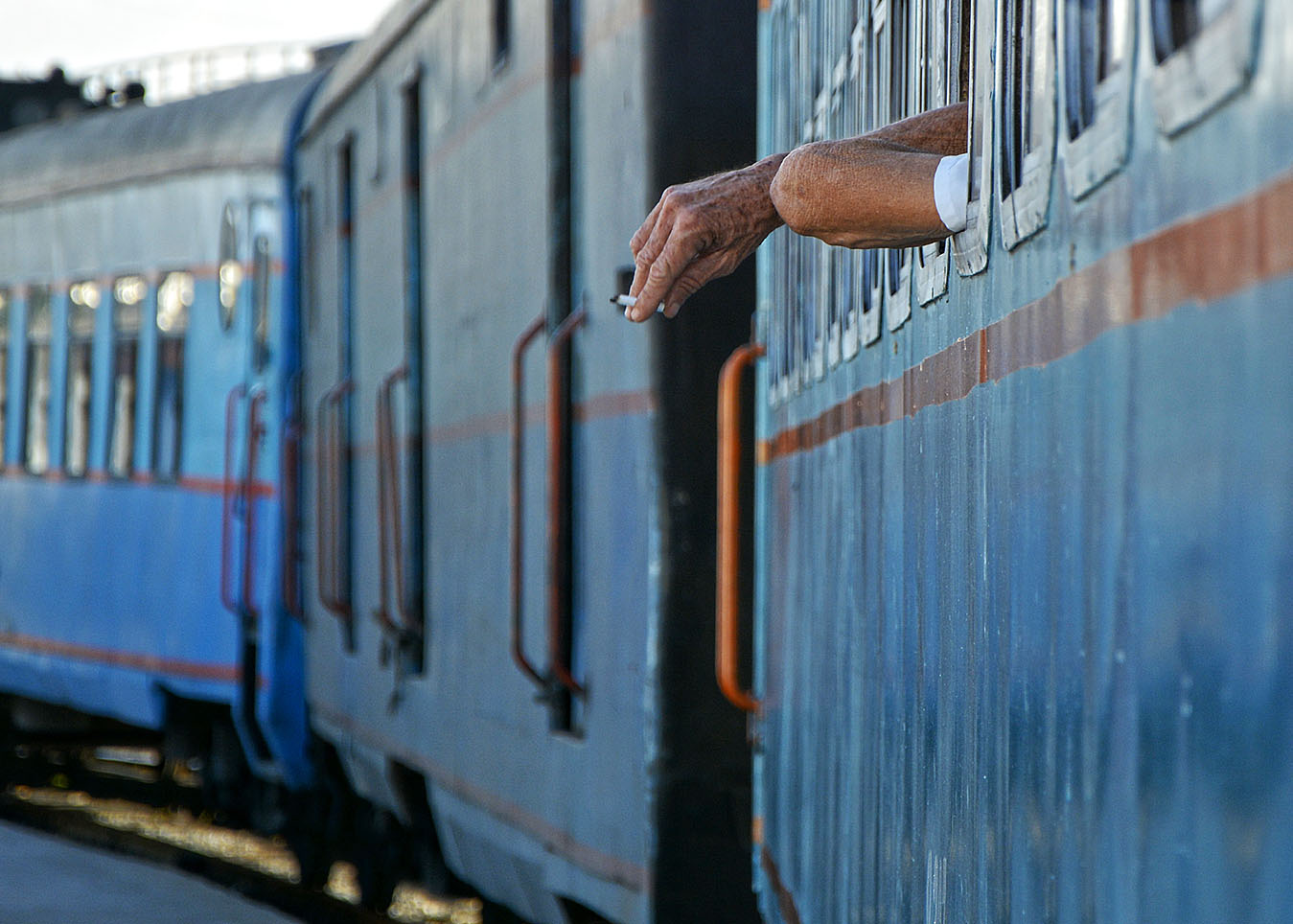 Estampa durante un viaje en tren.