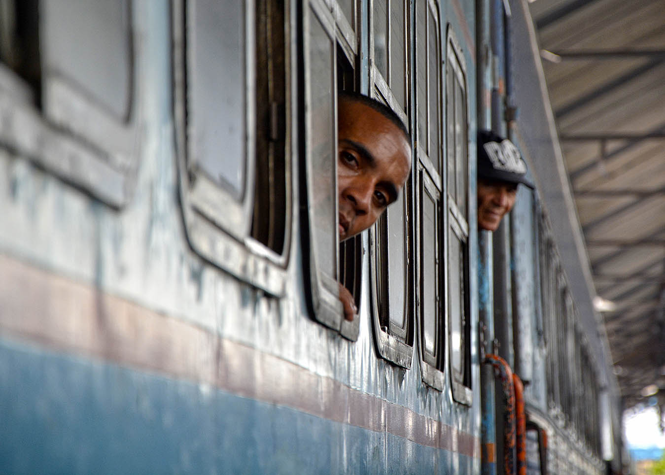 Estampa durante un viaje en tren.