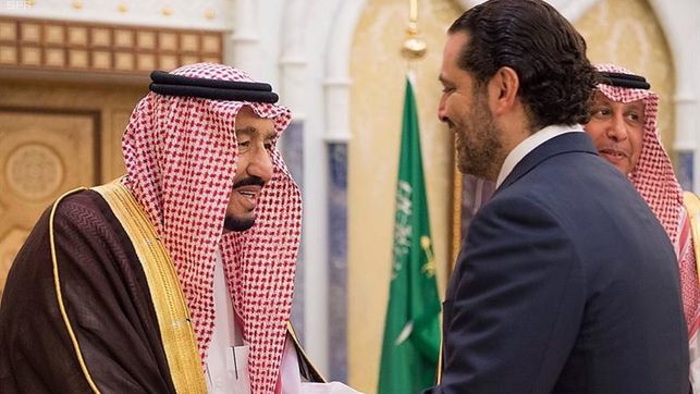 Rey salmán bin abdulaziz de arabia saudí (i) recibe al exprimer ministro del libano saad h