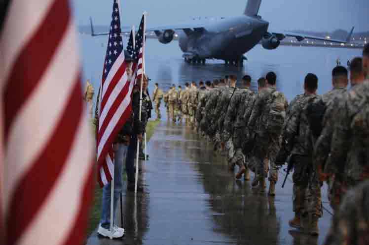 Tropas norteamericanas - Avión - Bandera de Estados Unidos