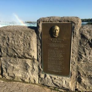 Monumento a José María Heredia en las cataratas del Niágara. (Tomado de la web de la AHS)