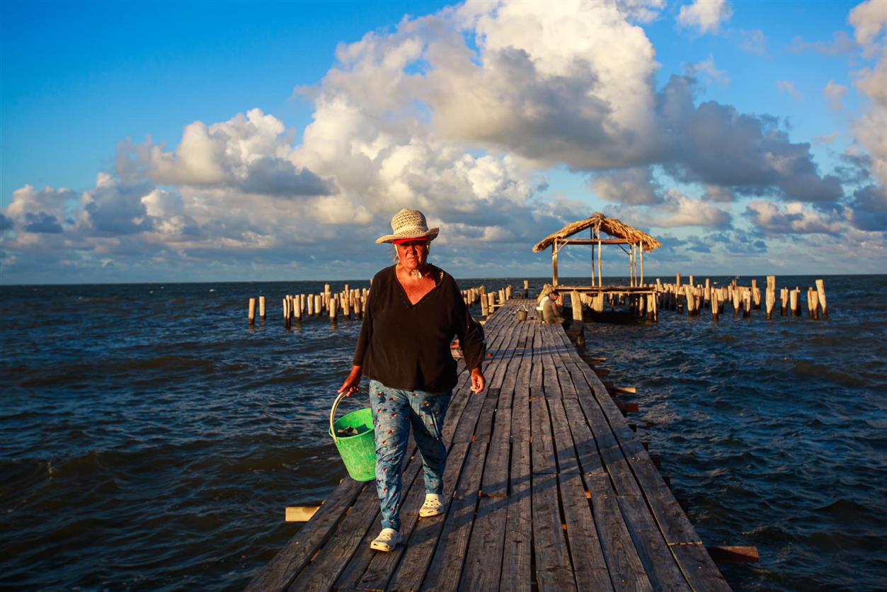 Mujeres playa Nazábal 