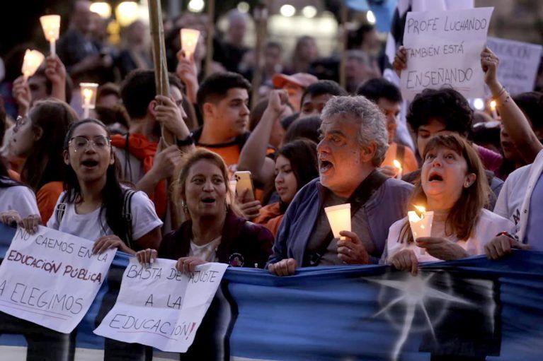 El estudiantazo en las calles: multitudinaria Marcha de antorchas en Buenos Aires