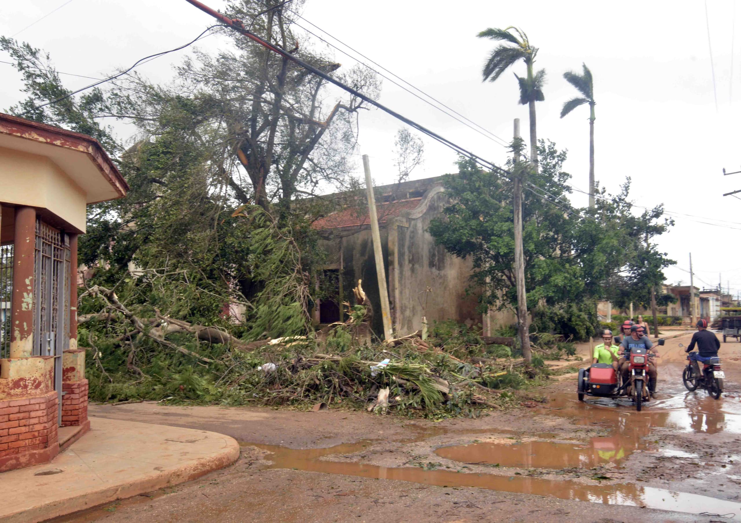 Paso del huracán Rafael por Alquízar