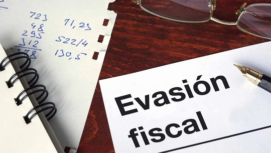 Tras la evasión fiscal