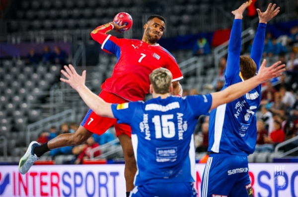 Cuba necesita vencer mañana a Cabo Verde para seguir con vida en el Mundial. Foto: IHF Cuba necesita vencer mañana a Cabo Verde para seguir con vida en el Mundial. Foto: IHF