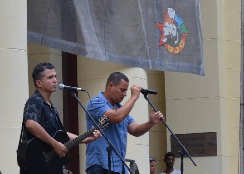 Jóvenes de Cuba recordaron el ingreso de Fidel a la Universidad de La Habana en la carrera de Derecho. Fotos: Sheila Moten / Cubahora