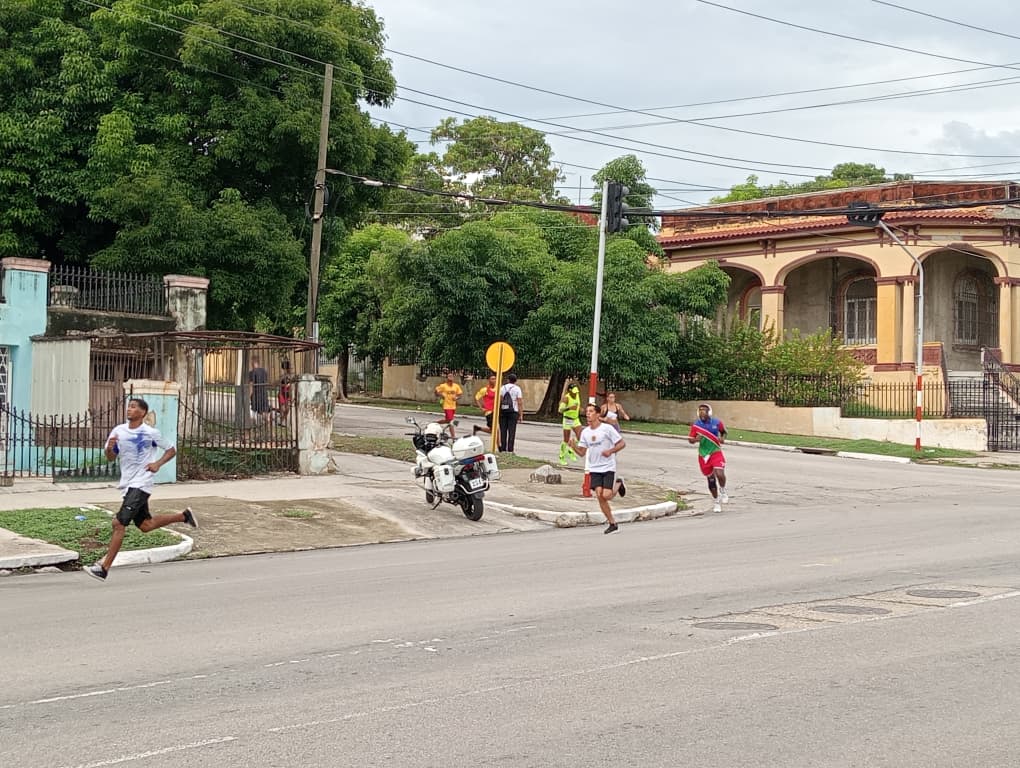 La carrera por el 10 de octubre, en La Habana. Foto: Sheila Moten