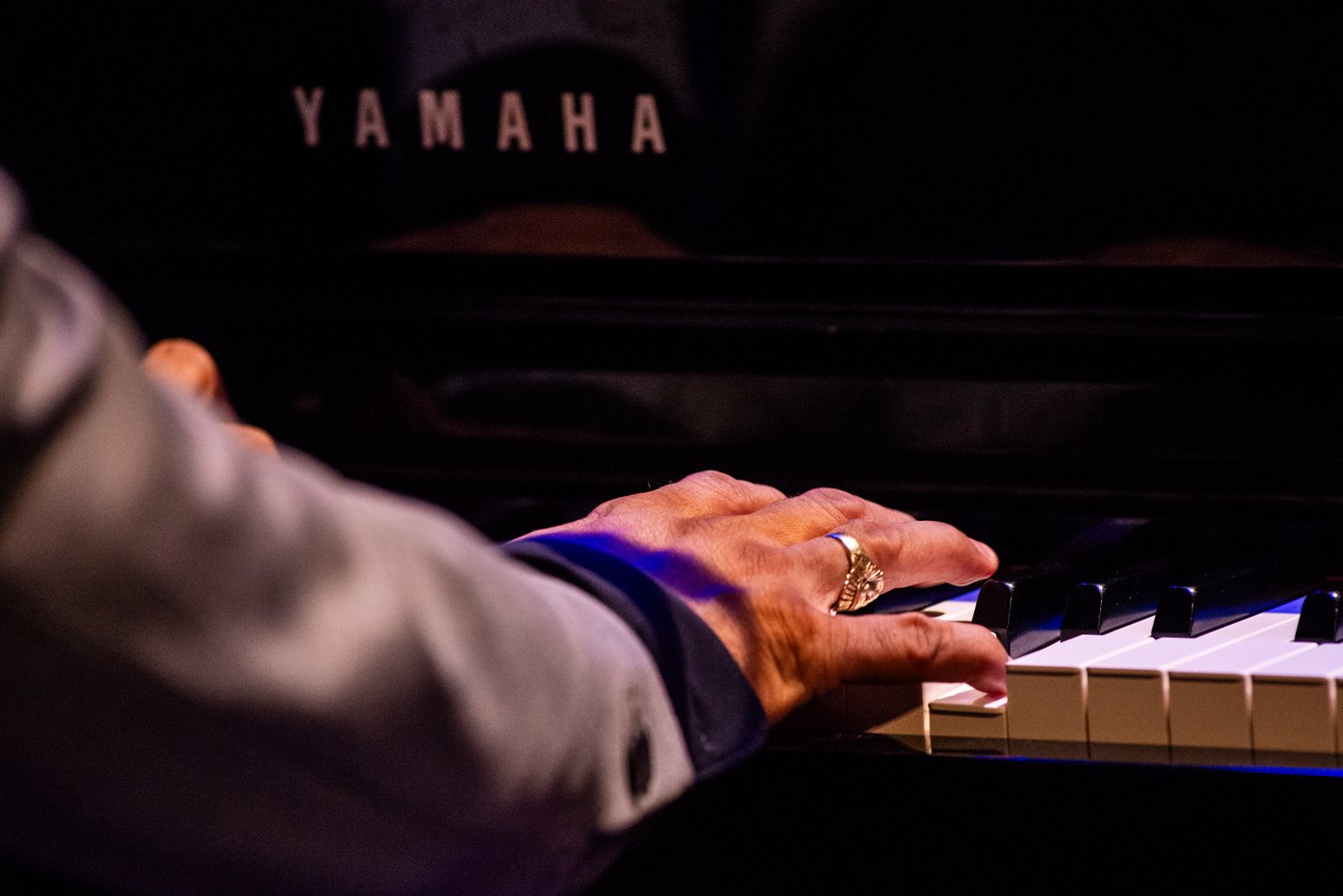 Olokun dio permiso a una quena y un piano.