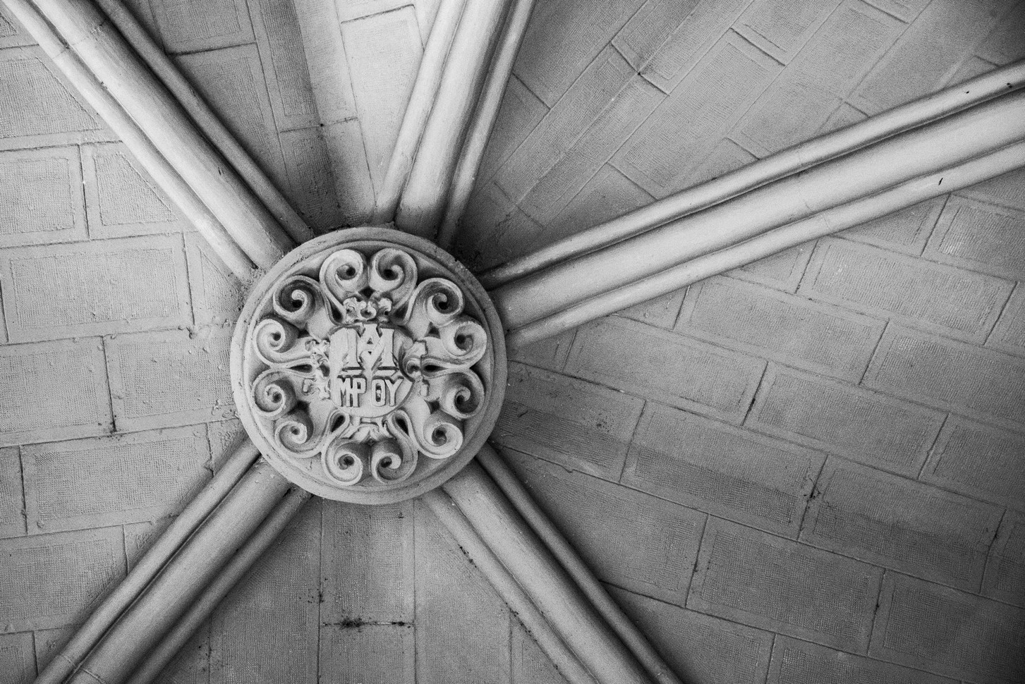 Hacia arriba, la ciudad te observa.