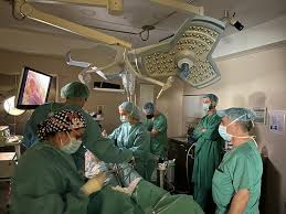 Moderna operación de un cáncer de colon. Foto: Tomada de Viamed Salud