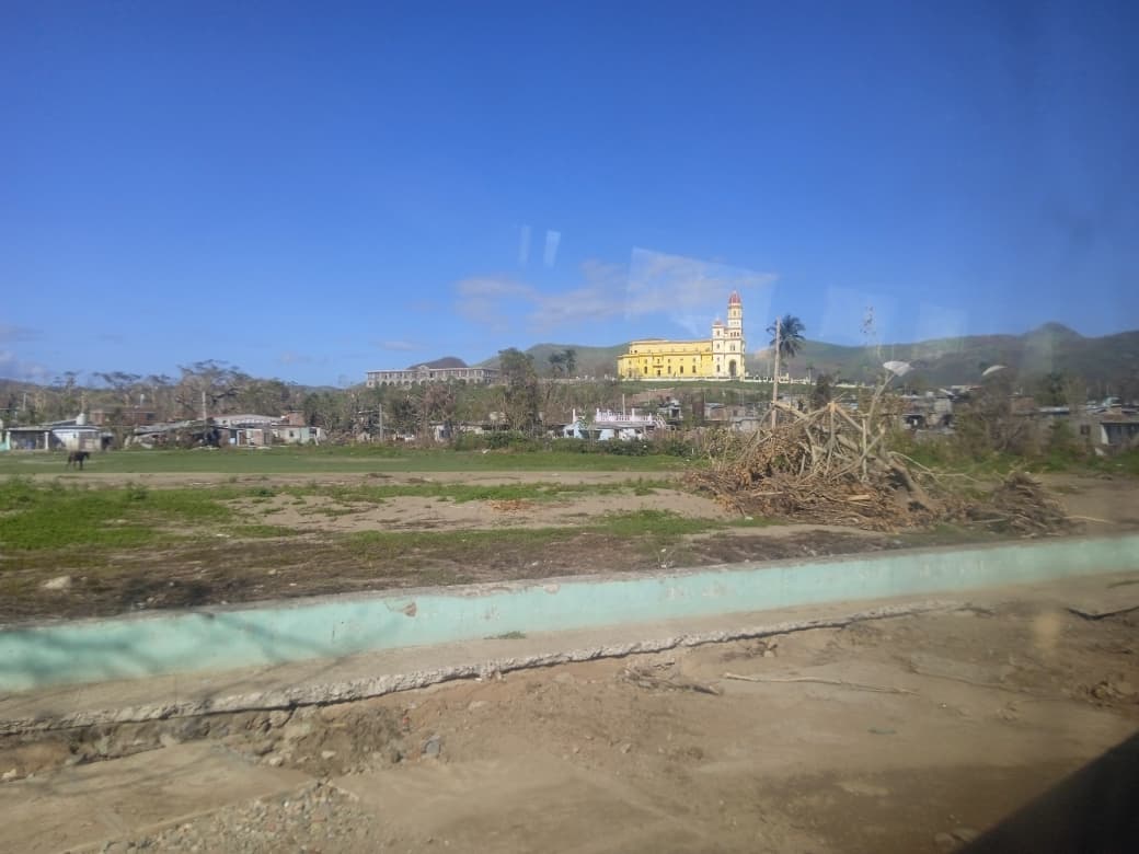 Después del huracán Melissa puede verse mejor desde puntos lejanos el Santuario Nacional Basílica Menor de Nuestra Señora de la Caridad del Cobre. Foto: Nelson Hair Melik Marrero / Cubahora