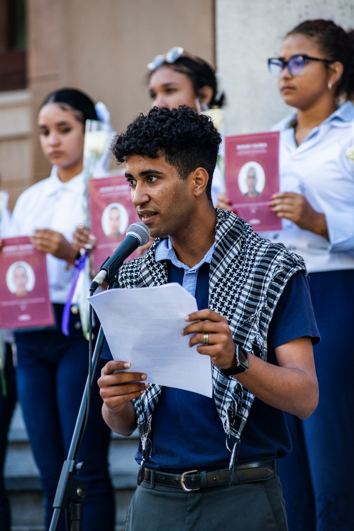 El Alma Mater extiende sus brazos esta vez para denunciar la barbarie