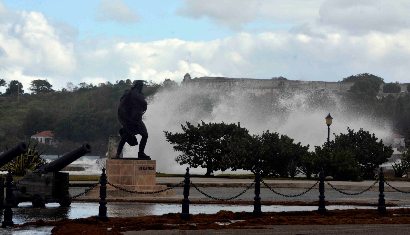 Inundaciones en el Malecón de La Habana