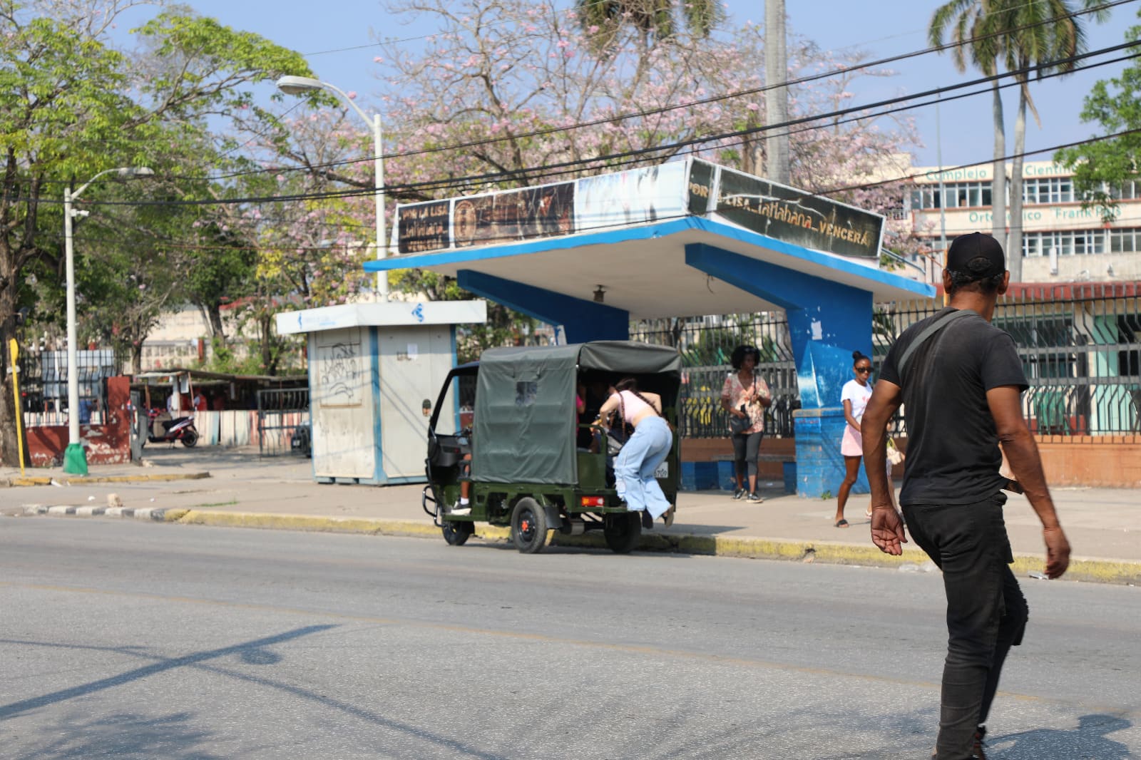 Triciclos en Cuba